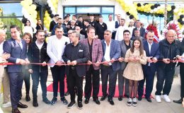 Özikizler Künefe Silivri şubesinin açılışına ünlü isimler yoğun ilgi gösterdi