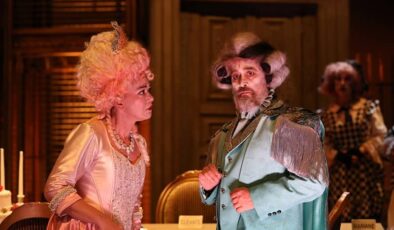 “Tartuffe” Harbiye’de Büyüledi: İBB Şehir Tiyatroları’ndan Unutulmaz Bir Gece