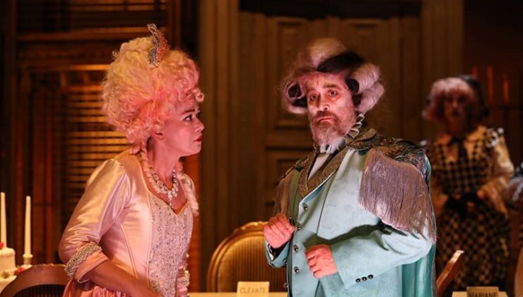 “Tartuffe” Harbiye’de Büyüledi: İBB Şehir Tiyatroları’ndan Unutulmaz Bir Gece