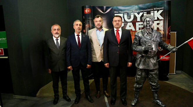 Genç Nesillere Tarihi Yaşatacak Film: “Büyük Zafer” Kütahya’da Görkemli Gala ile Tanıtıldı
