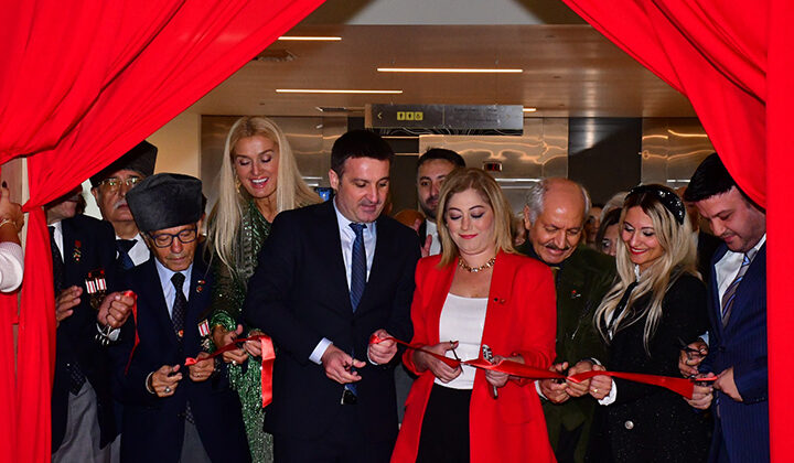 Ataşehir’de Cumhuriyet Coşkusu: “Atamızın Kıyafetleri” Sergisi Ziyarete Açıldı