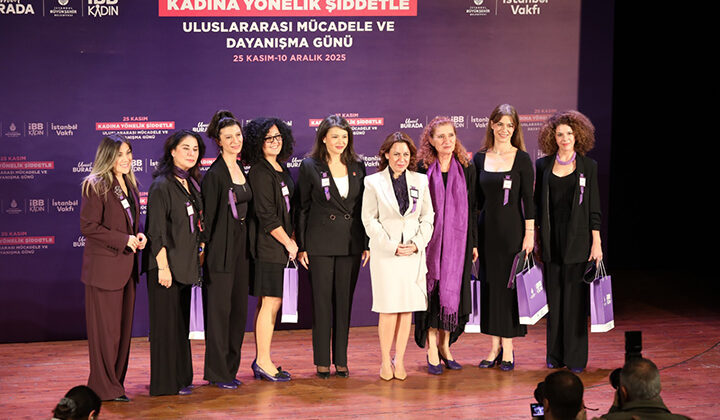 Şehir Tiyatroları kadına yönelik şiddete karşı etkinliklerle kadınların yanında durmaya devam ediyor.