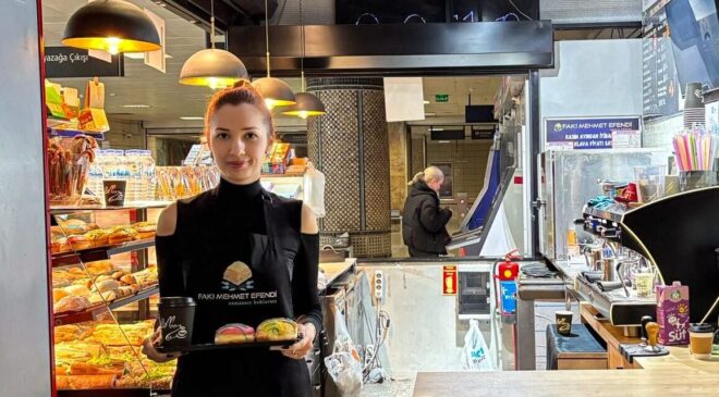 Mimari Projesini Çizdiği Şubede Tezgâhın Başına Geçti