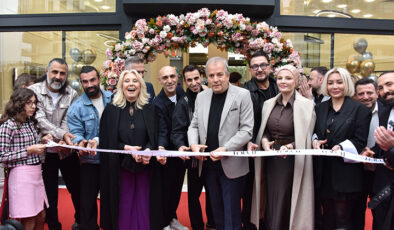 Ünlü isimler açılışta buluştu!