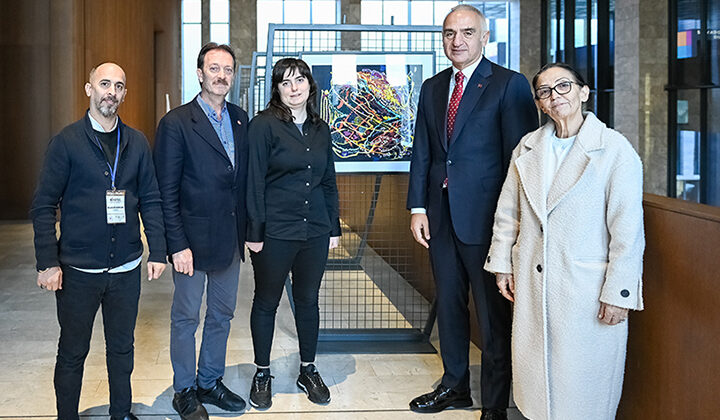 AKM’de Büyük İlgi Gören Sergi: “Renklerin Sessiz Dili: Sanat İyileştirir”