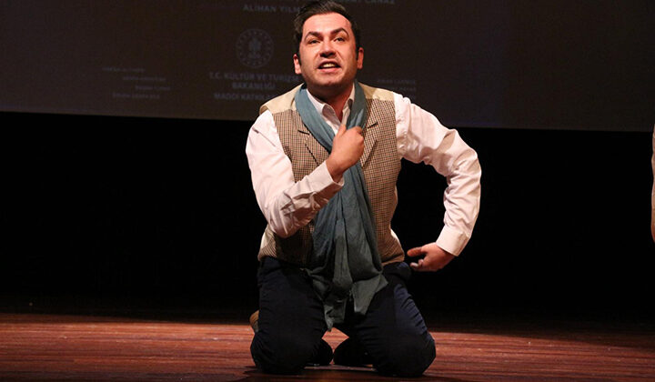 Genç Oyuncu Halis Murat Canaz Sahnedeki Başarılı Performansıyla Dikkat Çekiyor