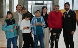 “Sessizliğin İzleri”: Orkun Ölmez’den Otizm Farkındalığı İçin Anlamlı Sergi