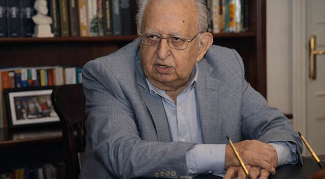 Türk Siyasetinin Acı Kaybı: Hüsamettin Cindoruk 92 Yaşında Vefat Etti