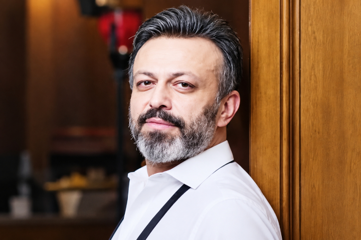 Dizi ve Sinema Dünyasının Ünlü İsmi Serhat Mustafa Kılıç Evinde Ölü Bulundu